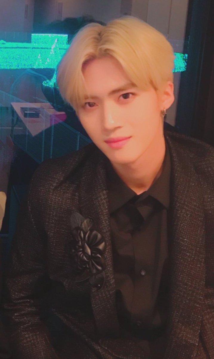 58_1025's tweet photo. 아 금발 왕자 보고 시퍼...........🥺 https://t.co/6bDdEEHazx