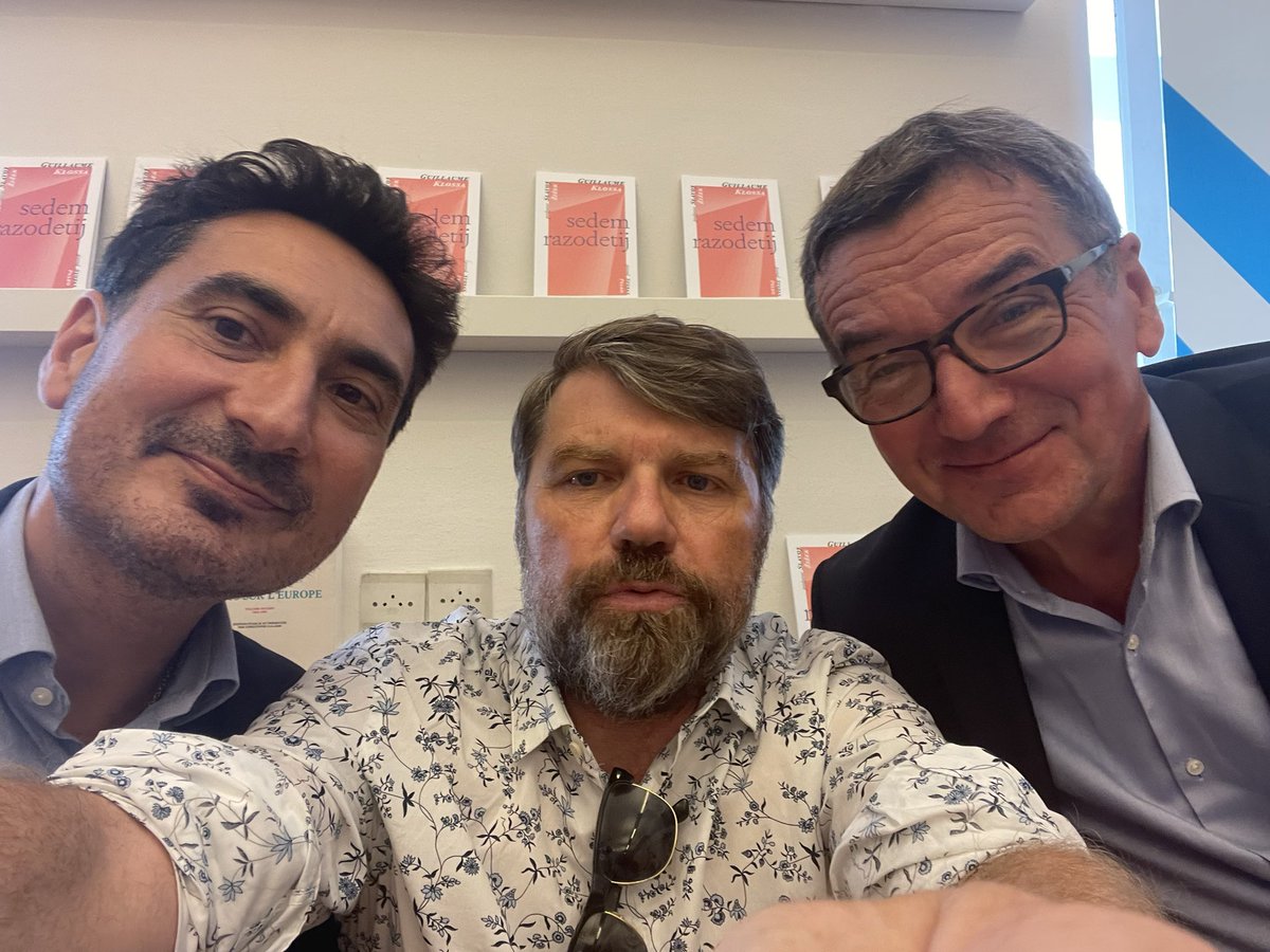 totaliteta's tweet photo. Predstavitev svetovne premiere knjige @GuillaumeKlossa @IFSlovenie prevod @stojanpelko predgovor Slavoj žižek, novi izzivi evropskega projekta v luči pandemije. Pravi novi evropski manifest. https://t.co/KXIyjndrk7