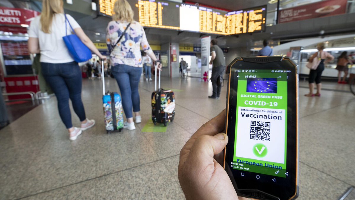 romatoday's tweet photo. Passeggero senza green pass fatto scendere dal treno Roma Milano https://t.co/6R3LgZR3Bh https://t.co/7kZGfuCpQT