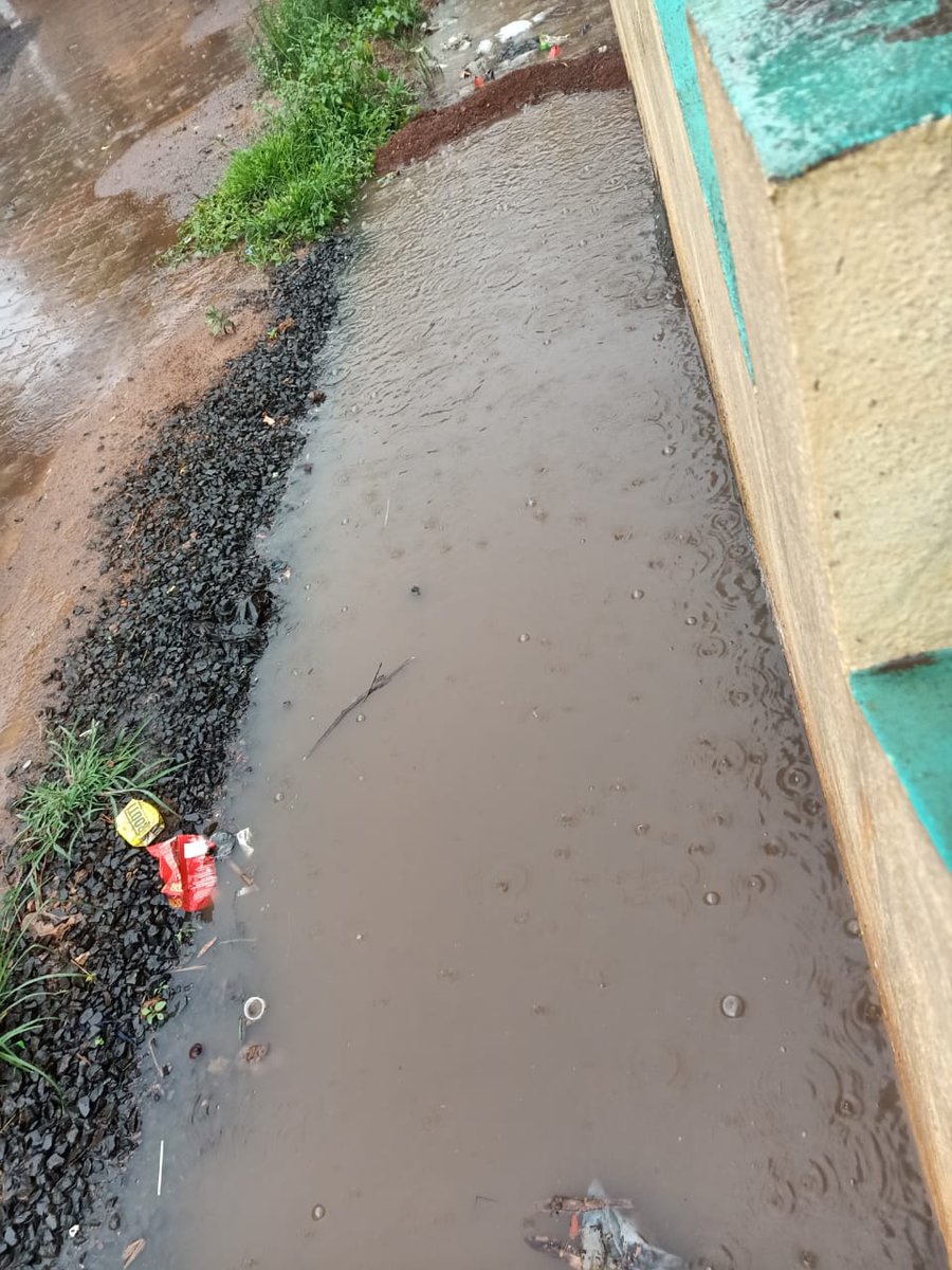 VinuuMore's tweet photo. The Gutters have been blocked by mud &amp; concrete posing danger of Dengue Gutter water sipping into the wells and UG tanks at Kranti Nagar Ganeshpur. locality comes under Benkanhalli GP @gokRDPR @lkatheeq @laxmi_hebbalkar @MoHFW_INDIA  @BSBommai @ikseshwarappa https://t.co/yh9qYvsGYC