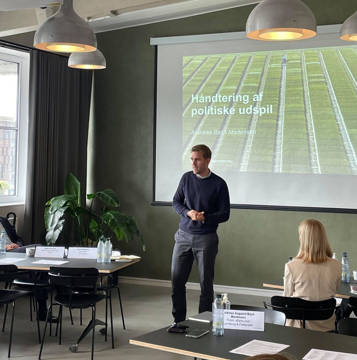 dkpolnetwork's tweet photo. Hvordan håndterer du et politisk udspil? 📣

Det fik vi et par gode bud på, da @milleherskind og @AndreasBachM gæstede vores Public Affairs-netværk og skabte basis for debat og erfaringsdeling blandt medlemmerne. Tak til dem og til @noa_redington for god facilitering!

#dkpol https://t.co/UeKjBeqLR9