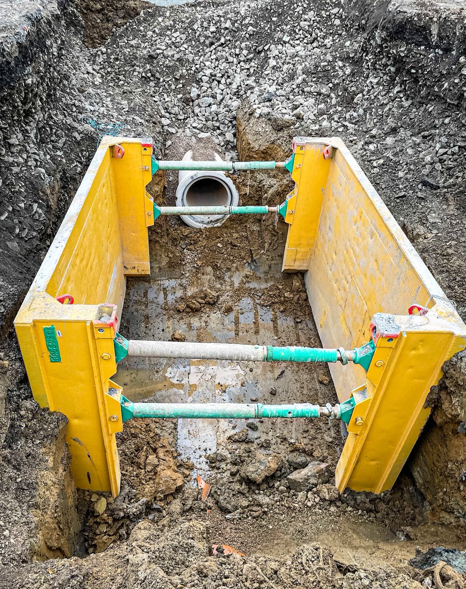 Tracey_Concrete's tweet photo. Manhole rings and precast concrete pipe installed on drainage works, Enniskillen Integrated Primary School. Fantastic work Campbell Civils &amp; Woodvale Construction 🏗👷‍♂️👍 #drainage #civils #precast #Concrete #groundsworks #mahole https://t.co/JMgguBouiY