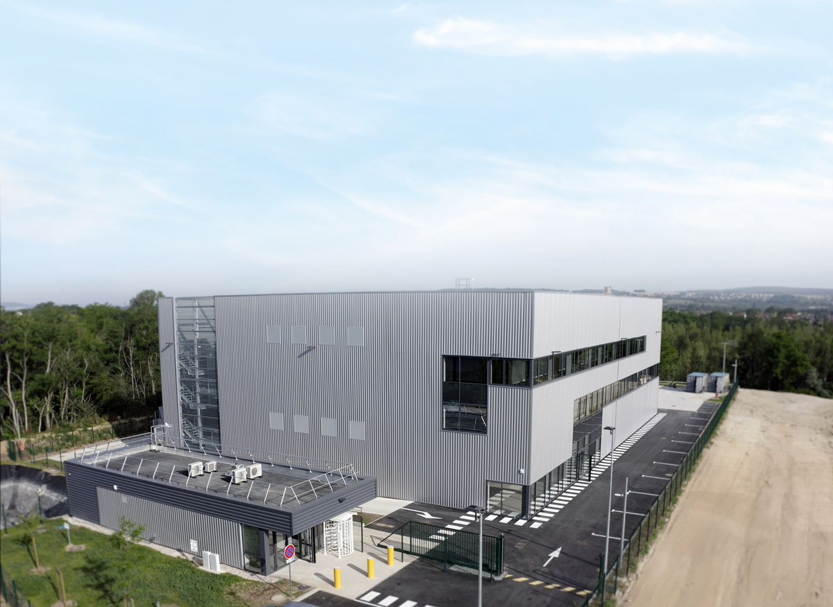 TheseeData's tweet photo. L’été est bientôt fini et bonne nouvelle… notre infrastructure Thésée DataCenter est officiellement ouverte. Nous sommes prêt à vous accueillir ! 😀👨‍💻🆕

#ThéséeDataCenter #datacenter #Ouverture #Officielle #environnement #énergie #Nouveau #News #septembre #France #aubergenville https://t.co/dT95doNc8J