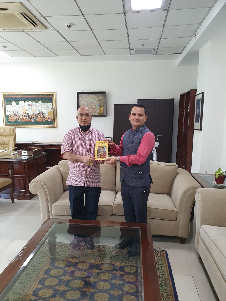 BJPDSO's tweet image. स्नेहिल भेंट!

आदरणीय अखिलेश मिश्रा जी 
आयरलैंड में अतुल्य भारत के मनोनीत राजदूत एवं विशेष सचिव (राजनैतिक) विदेश मंत्रालय

बरिष्ट विदेश सेवा अधिकारी, सरल व्यक्तित्व है  आज मुलाक़ात कर आशीर्वाद लिया अवध के क्षेत्र की अवधी भाषा में संवाद कर परिवारिक सुखद अनुभूति! सादर प्रणाम!