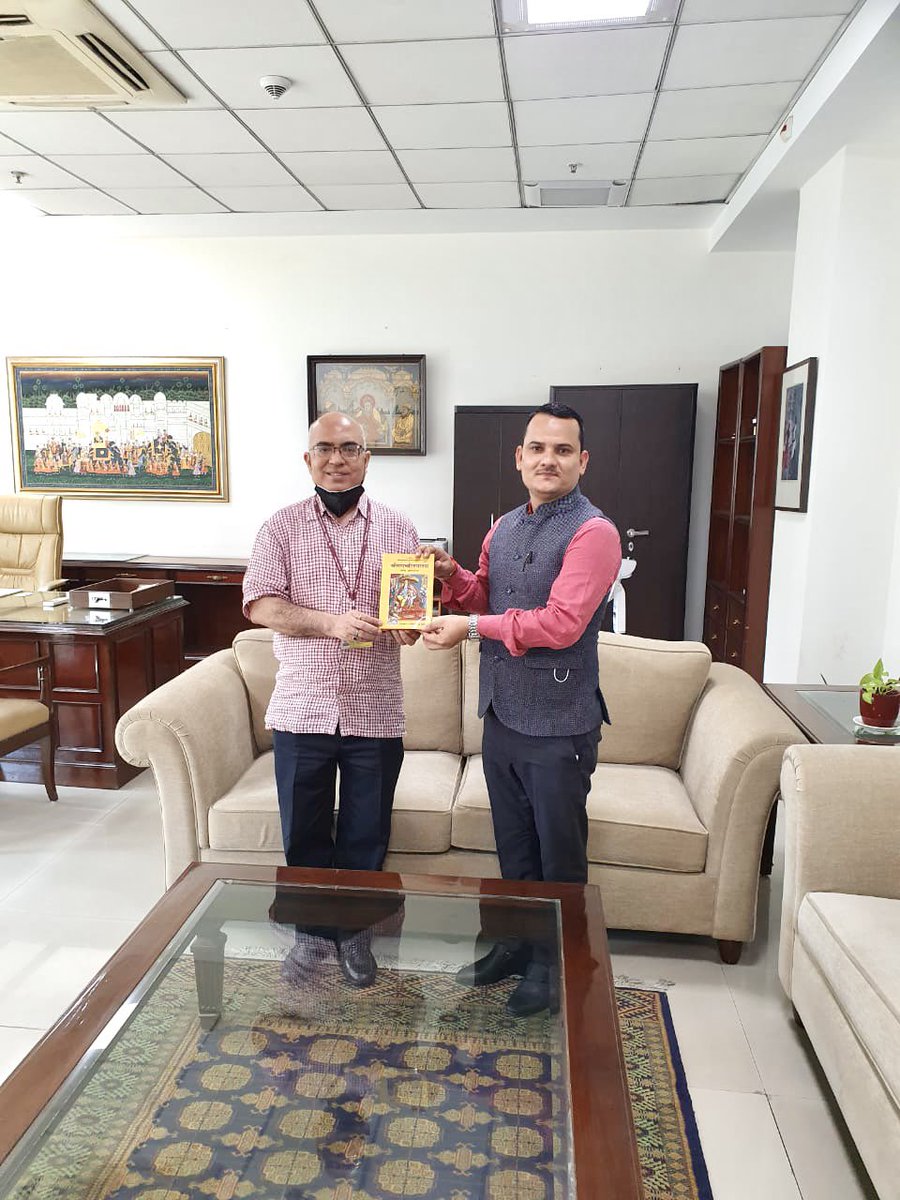 BJPDSO's tweet image. स्नेहिल भेंट!

आदरणीय अखिलेश मिश्रा जी 
आयरलैंड में अतुल्य भारत के मनोनीत राजदूत एवं विशेष सचिव (राजनैतिक) विदेश मंत्रालय

बरिष्ट विदेश सेवा अधिकारी, सरल व्यक्तित्व है  आज मुलाक़ात कर आशीर्वाद लिया अवध के क्षेत्र की अवधी भाषा में संवाद कर परिवारिक सुखद अनुभूति! सादर प्रणाम!