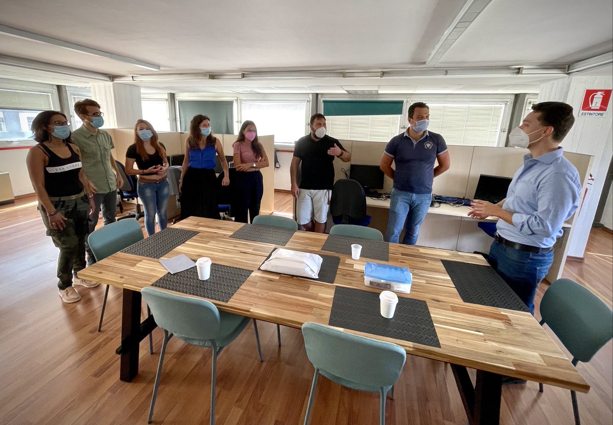 coderblock's tweet photo. Oggi dopo il #dailyscrum mattutino, colazione speciale! 🥐 

A farci compagnia c’è la nostra head of sales Eleonora, appena arrivata da Milano 🛬

Sarà una settimana super produttiva 💪🏼

#coderblock #teamcoderblock #esperienzevirtuali #scrummeeting https://t.co/aoHmJZL7Fy