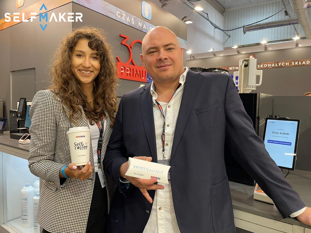 SelfMaker_Tech's tweet photo. Jesteśmy na Targach #EuroGastro2021 🤩
Jeszcze do jutra #dreamteam SELFMAKER będą do Waszej dyspozycji na hali F Ptak Warsaw Expo, przedstawiając koncept #SelfCoffee i prowadząc z Wami rozmowy na temat rynku gastro, jego kondycji i aktualnie występujących w nim trendów! 📈 https://t.co/AecFmfTSBL
