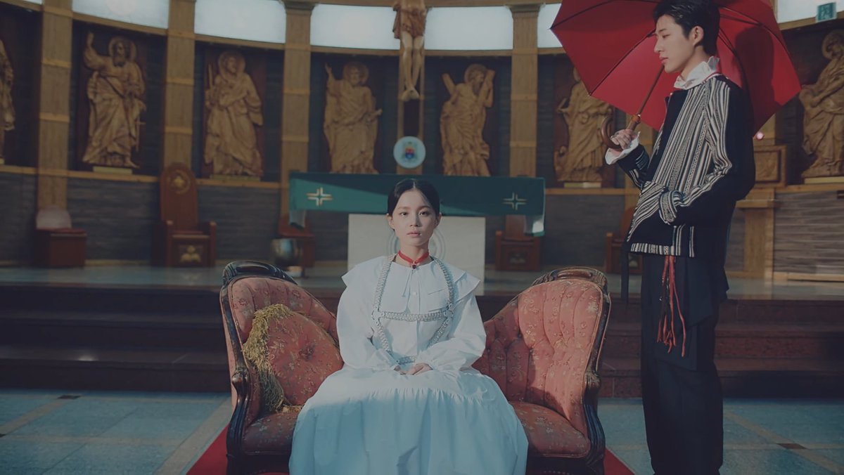 NEWSHANBIN's tweet photo. LEE HI AND B.I EVERYONE!! https://t.co/BDMHw27Txg