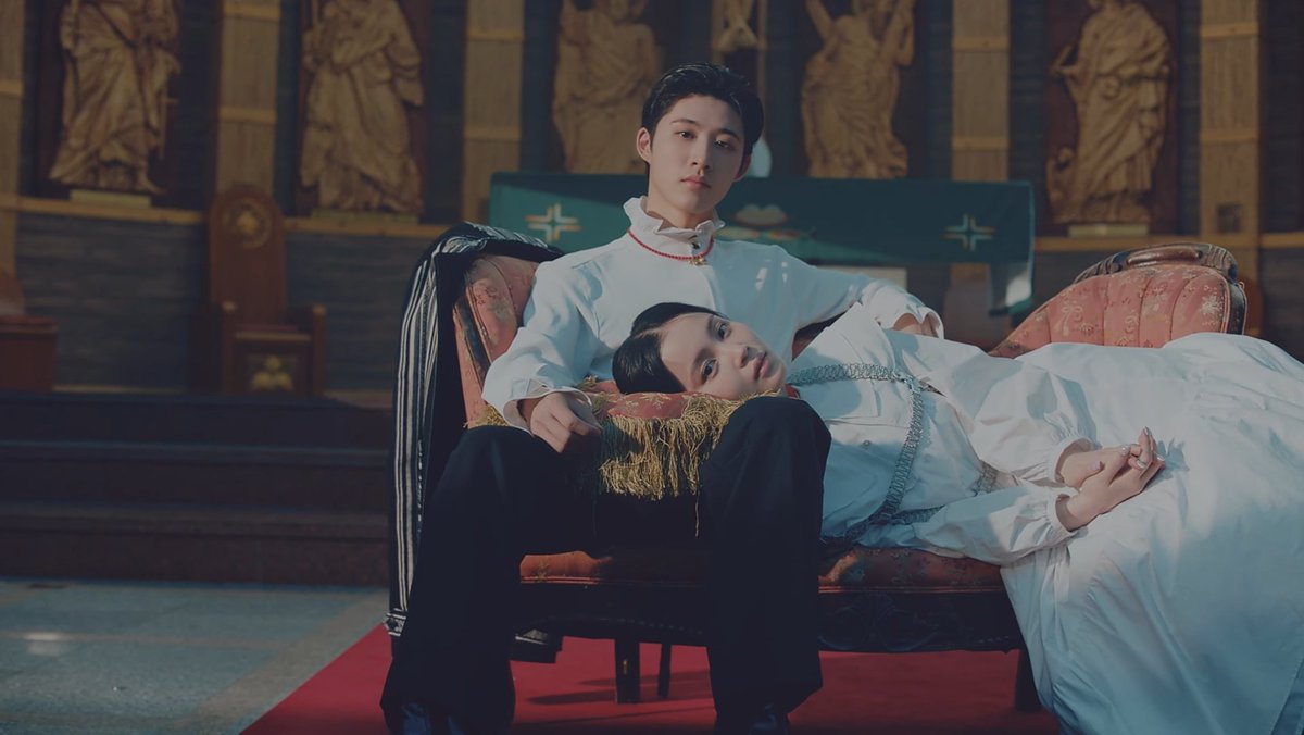 NEWSHANBIN's tweet photo. LEE HI AND B.I EVERYONE!! https://t.co/BDMHw27Txg