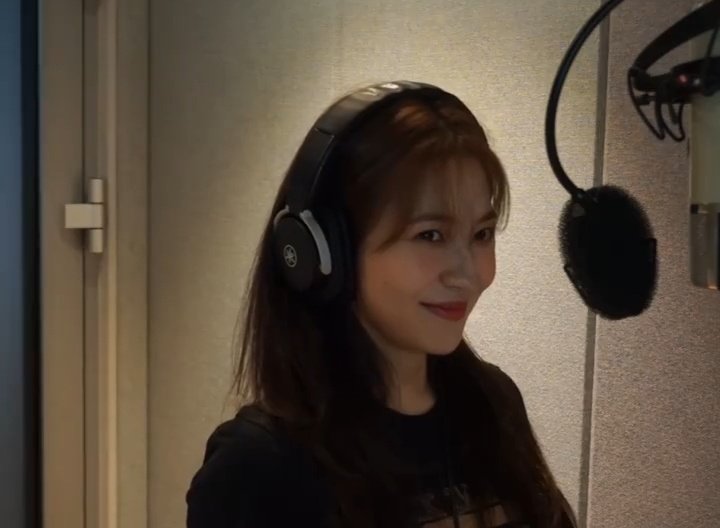 yermiesc's tweet photo. Yeri loves singing, she's not only actress. Kim Yerim is singer before that, accept her song as you accept her acting 💜 https://t.co/1pCdgXh5cr