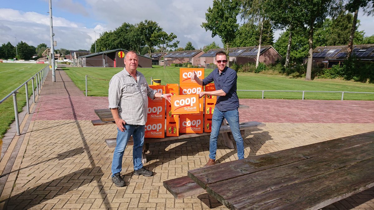 Ieder team van Vitesse'63 maakt dit seizoen gebruik van deze hagelnieuwe bidonkratjes, gesponsord door <a href="/mijnCoop/">Coop Supermarkten</a> Scherff. Ze zijn in de voorbereiding al veelvuldig gebruikt. Klaas-Jan, bedankt! #Koekange
