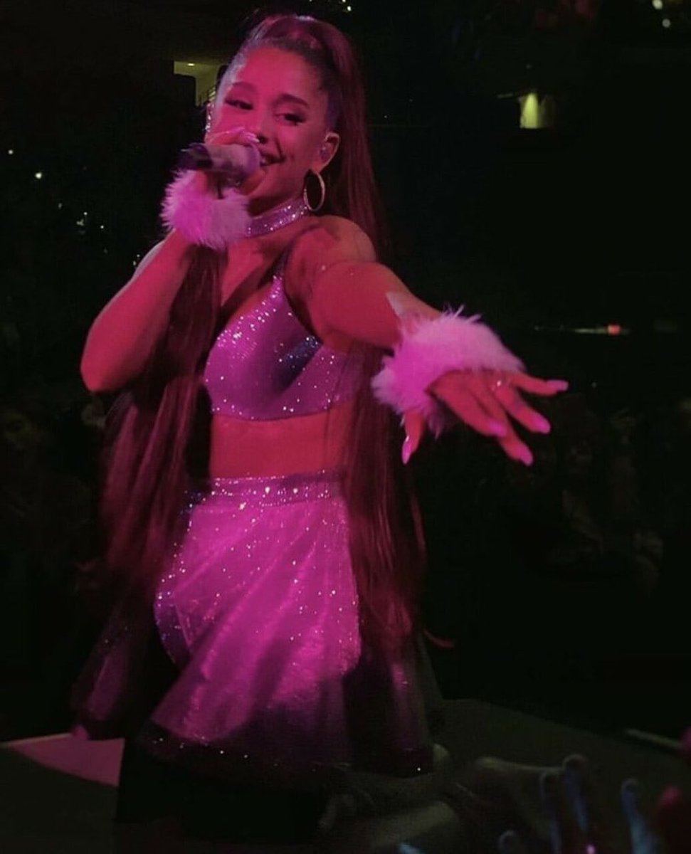 AriswtfrUpdates's tweet photo. arianators watching people having the best time of their life at the swt on the other side of the world in 2019 https://t.co/36LDx7FQWS