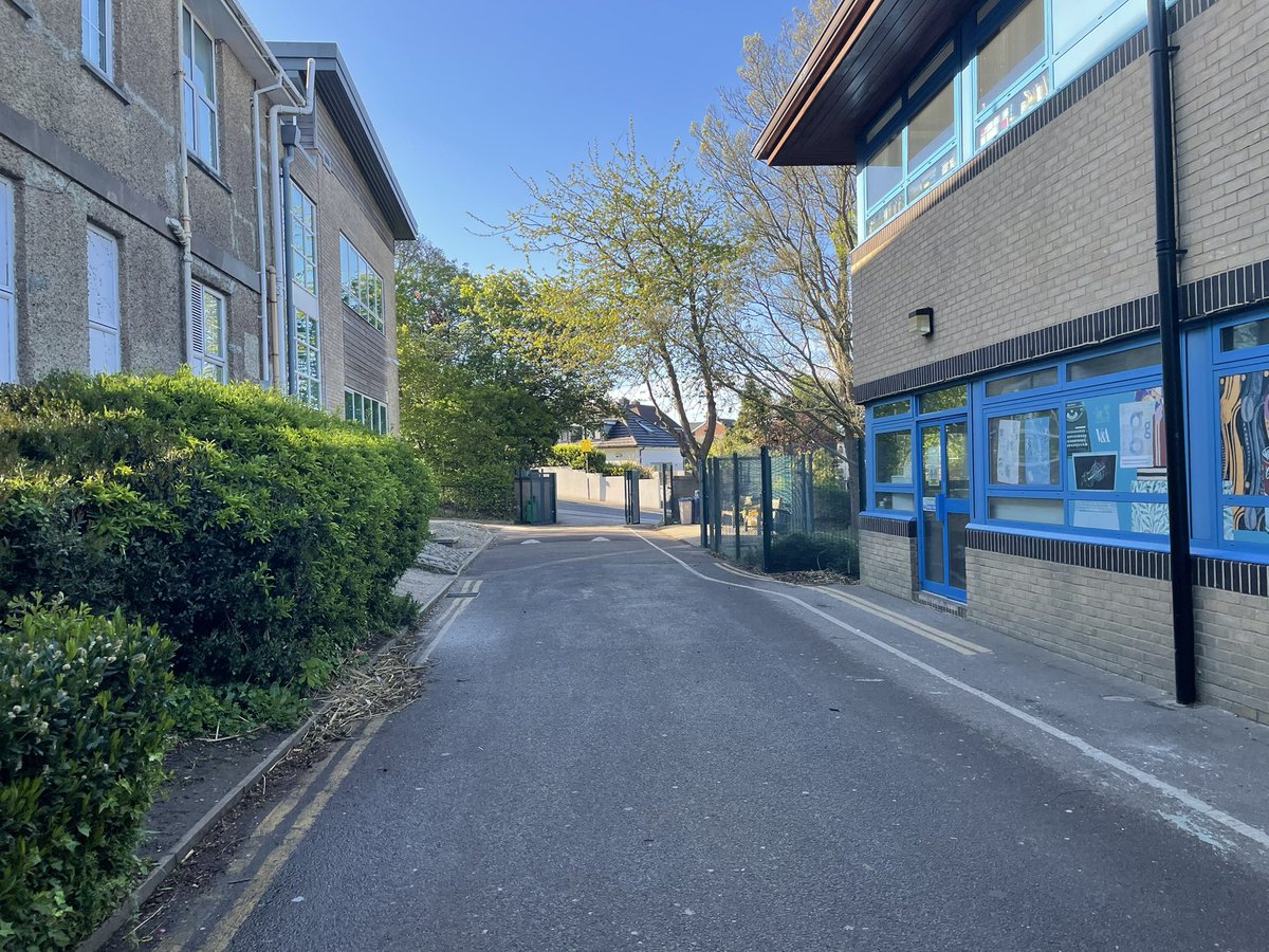 VarndeanSchool's tweet photo. 45 mins to go until we welcome our new Y7 to our Varndean family and helping students deal with the range of emotions that they will be feeling #excited #nervous #bitofboth You’ll be arriving through these gates soon… https://t.co/IvV88nQ3wi