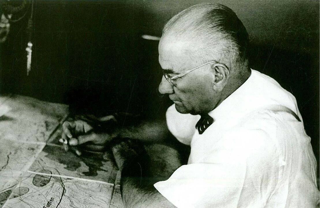 AnarkoOtonomist's tweet photo. MUSTAFA KEMAL'İN ÇALIŞTIĞI ÜÇ EKİP...

YALNIZ BİR DEHA; ATATÜRK https://t.co/AjKtVL913c