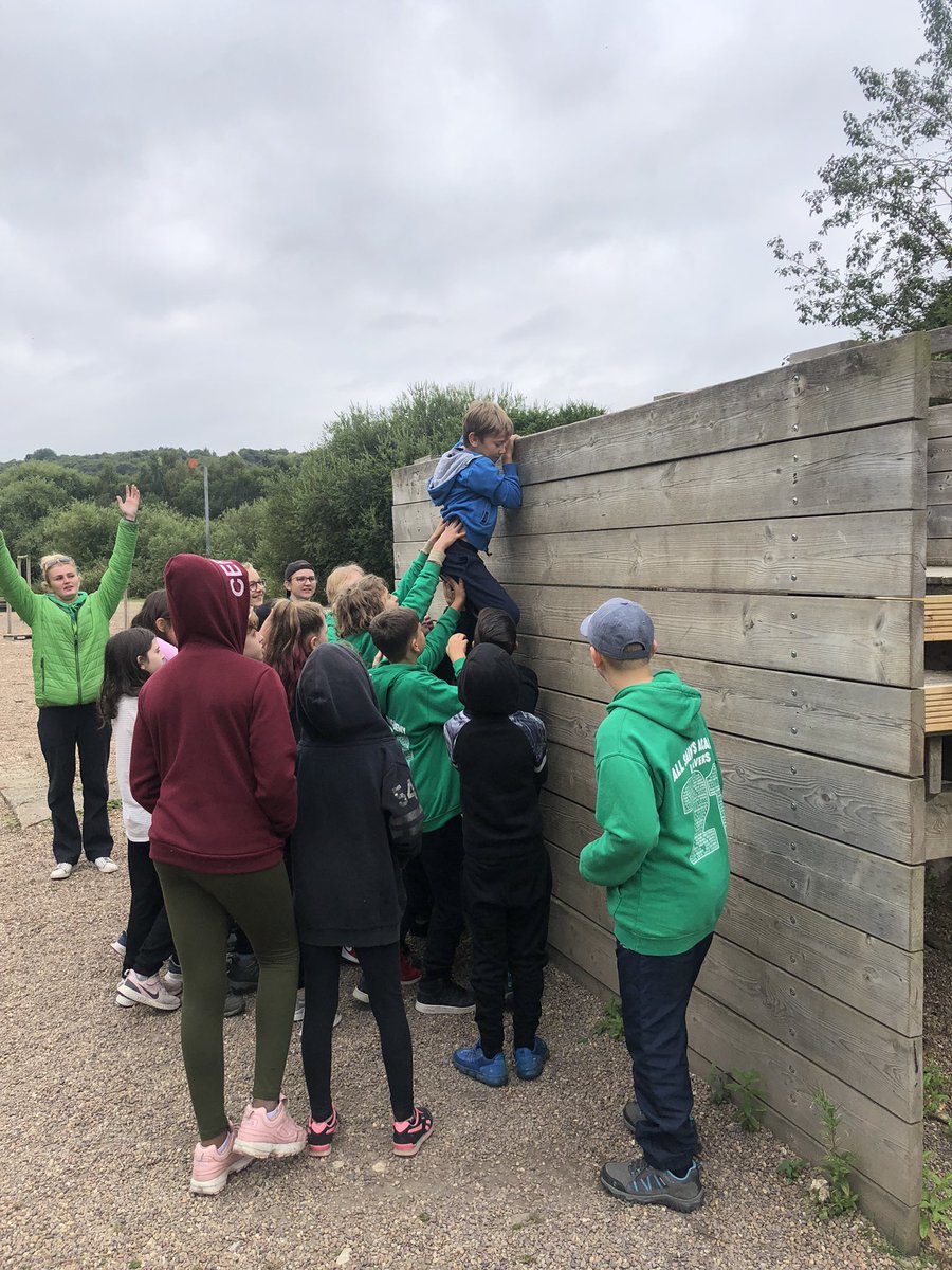 ASALeavers21's tweet photo. Problem solving this morning. Teamwork makes the dream work! 👍 https://t.co/9J8Iux4GjW
