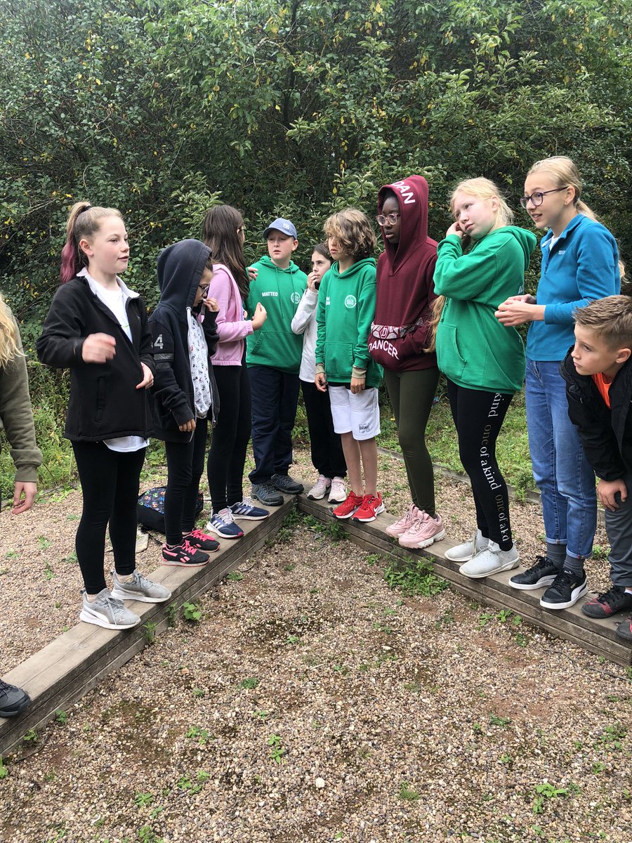 ASALeavers21's tweet photo. Problem solving this morning. Teamwork makes the dream work! 👍 https://t.co/9J8Iux4GjW