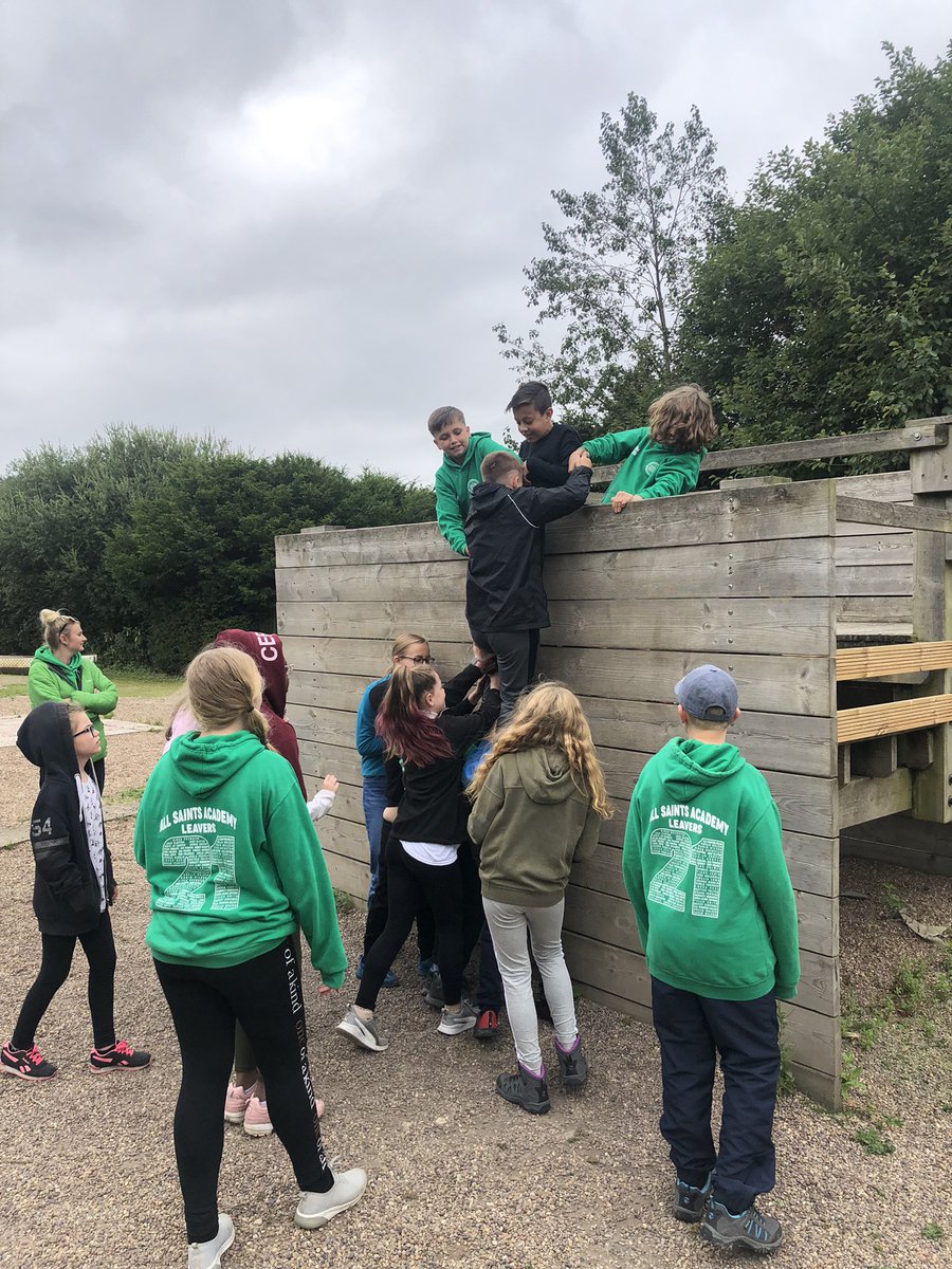 ASALeavers21's tweet photo. Problem solving this morning. Teamwork makes the dream work! 👍 https://t.co/9J8Iux4GjW