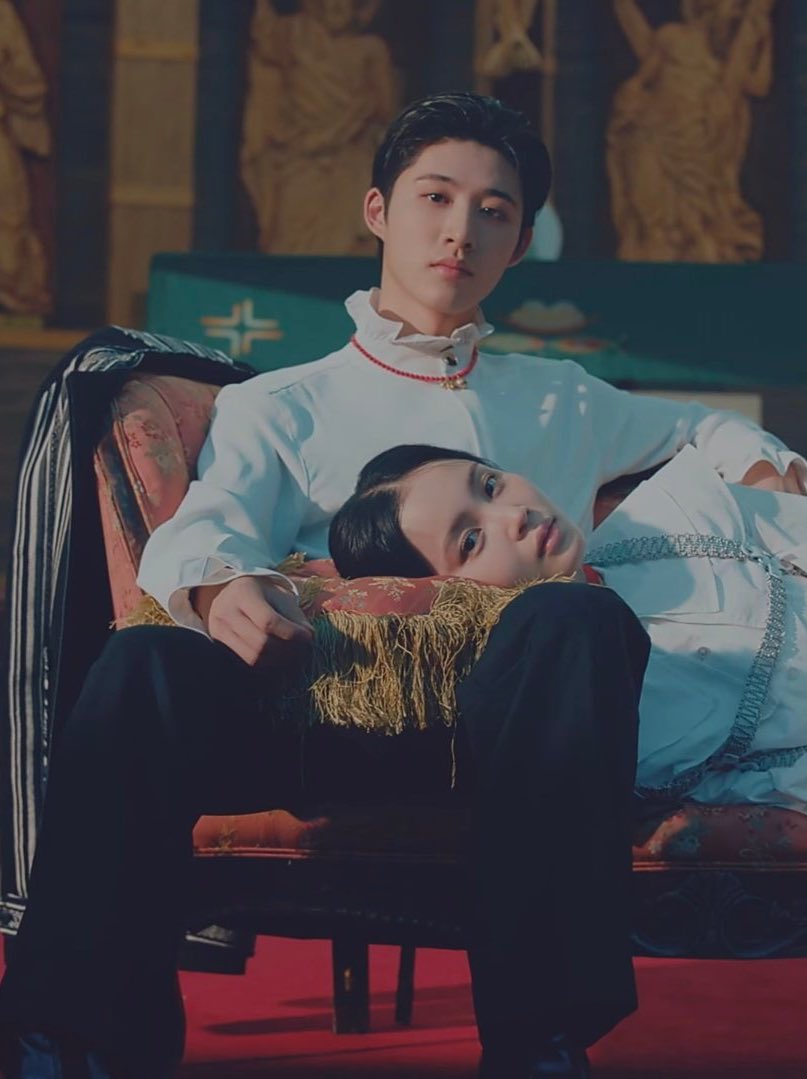filmhanbin's tweet photo. B.I x Lee Hi supremacy https://t.co/8UJuE7wGoA