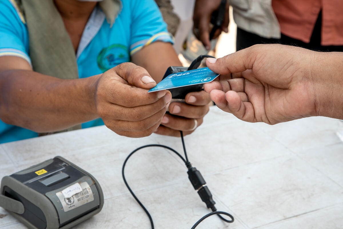 WFPYemen's tweet photo. Cash assistance means freedom of choice for families in #Yemen.  

🙏With $31 million from @FCDOGovUK, @WFP will be able to reach up to 1.3m people across the country with monthly cash assistance.

#YemenCantWait #StrongerTogether https://t.co/oOKxYQSviw