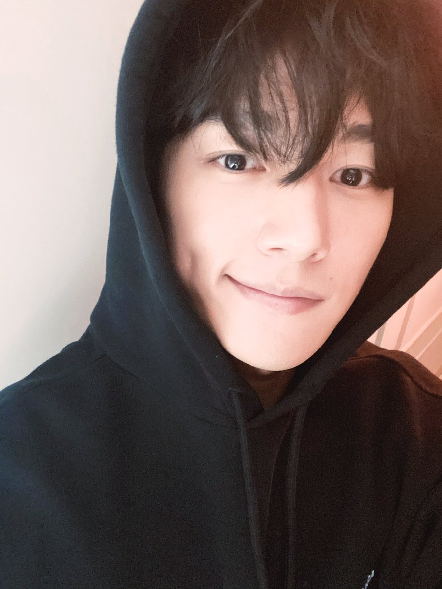 KIMMYUNGSOO_1's tweet photo. 오늘의 Story📝
🙂😊😄💛🖤 

#김명수 #KIMMYUNGSOO
#엘 #L 
#매니지먼트이상
#management2sang https://t.co/EfejpSQ5II