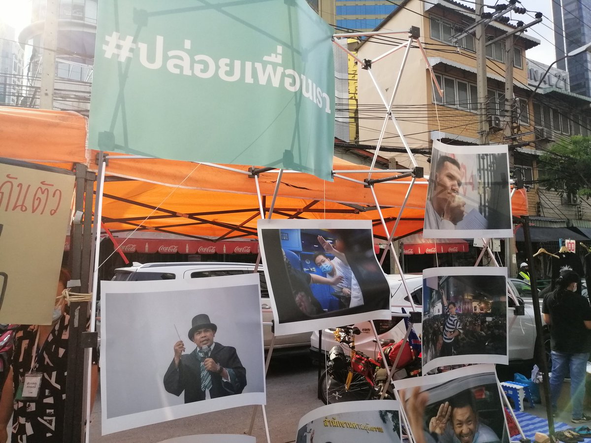 iLawFX's tweet photo. สำหรับคนที่มาร่วมการชุมนุม #ม็อบ2กันยา ที่​แยกอโศก สามารถแวะมาร่วมกิจกรรมเขียนจดหมายถึงนักโทษการเมืองที่บู๊ทของilaw ตรงข้ามซอยคาวบอย รวมทั้ง​สามารถซื้ิอหนังสืิอ introduction to no 112 หนังสือเล่มใหม่ ที่จะตอบ 12 ข้อสงสัยเกี่ยวกับมาตรา 112 ได้ที่บู้ทของ ilaw เช่นกัน https://t.co/ShfsjQHp3S