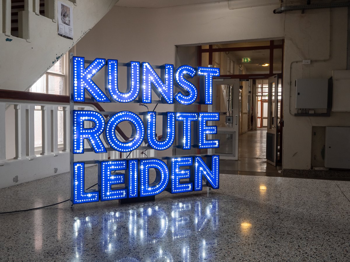 Kunstroute Leiden 2021 op 25 &amp; 26 september. Open Ateliers, gratis te bezoeken tussen 12 - 18 uur. Reserveren is niet nodig. Alle informatie over deelnemers lakenhal.nl/kunstroute Tijdens het <a href="/KRLeiden/">Kunstroute Leiden</a> weekend zijn gratis plattegronden verkrijgbaar <a href="/DeLakenhal/">Museum De Lakenhal</a>