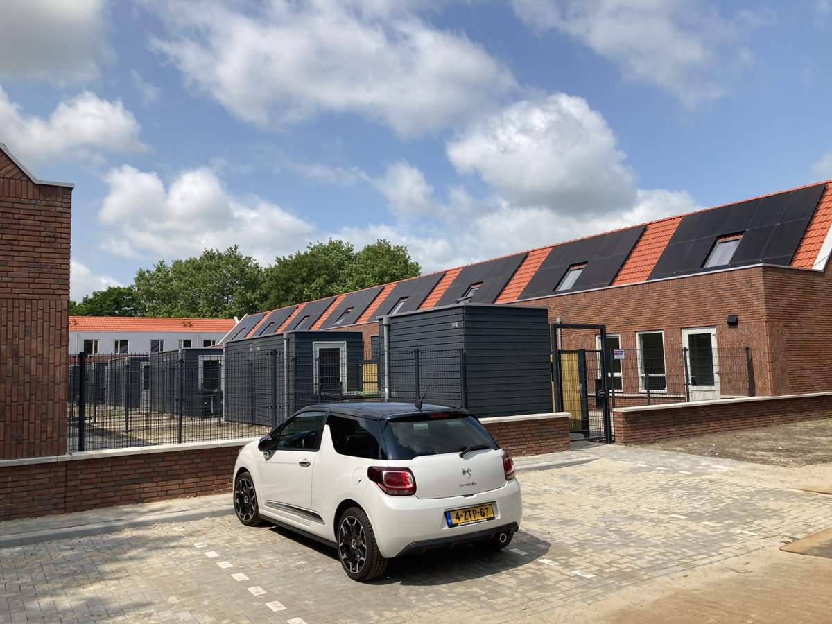 Lont_bouw's tweet photo. Wij hebben aan de Schoppershofstraat, het Cambuursterpad en de Kalverstraat te Leeuwarden 24 nieuwe woningen van verschillende types opgeleverd aan @Elkien. 

Lees en bekijk meer foto's op onze website:
https://t.co/bZDF0qFPqE https://t.co/2QnKWTq9Wa
