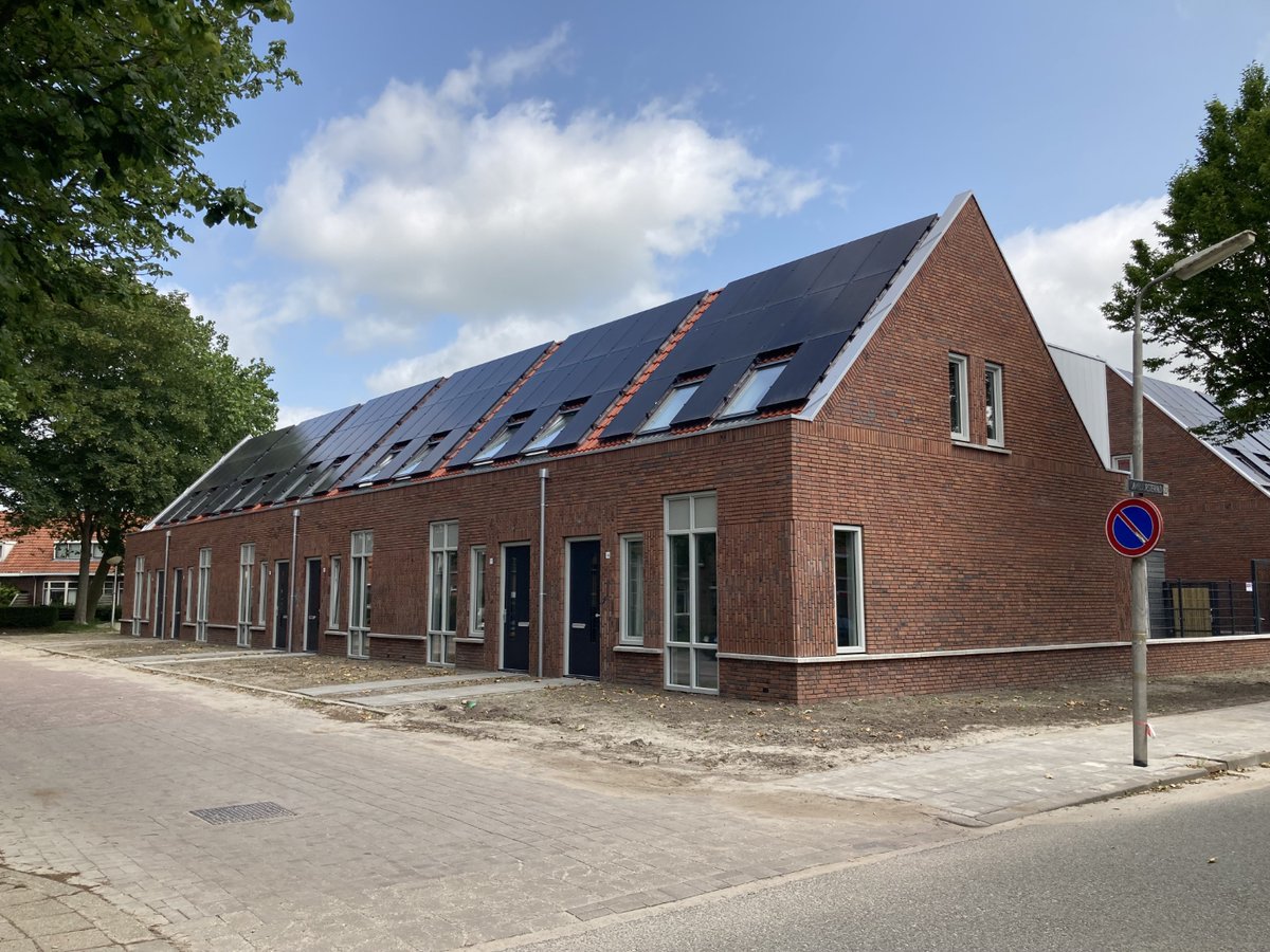 Lont_bouw's tweet photo. Wij hebben aan de Schoppershofstraat, het Cambuursterpad en de Kalverstraat te Leeuwarden 24 nieuwe woningen van verschillende types opgeleverd aan @Elkien. 

Lees en bekijk meer foto's op onze website:
https://t.co/bZDF0qFPqE https://t.co/2QnKWTq9Wa