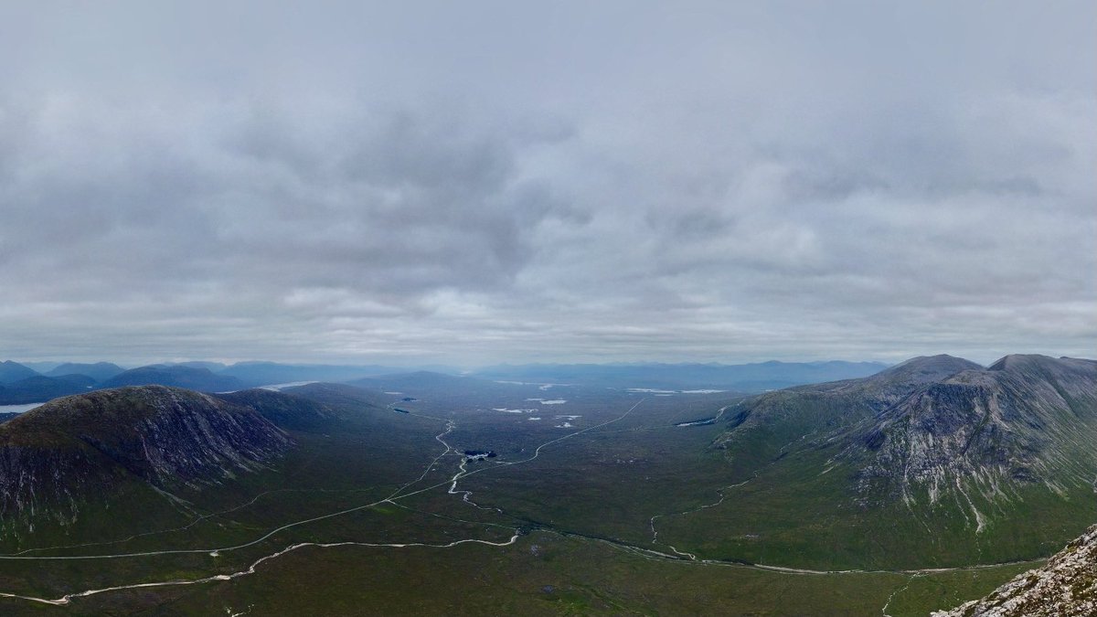 MaxHuntercouk's tweet image. Great views from Stob Dearg (Buachaille Etive Mòr). I started late so I had the climb, summit and entire car park to myself - unheard of during this crazy busy summer.