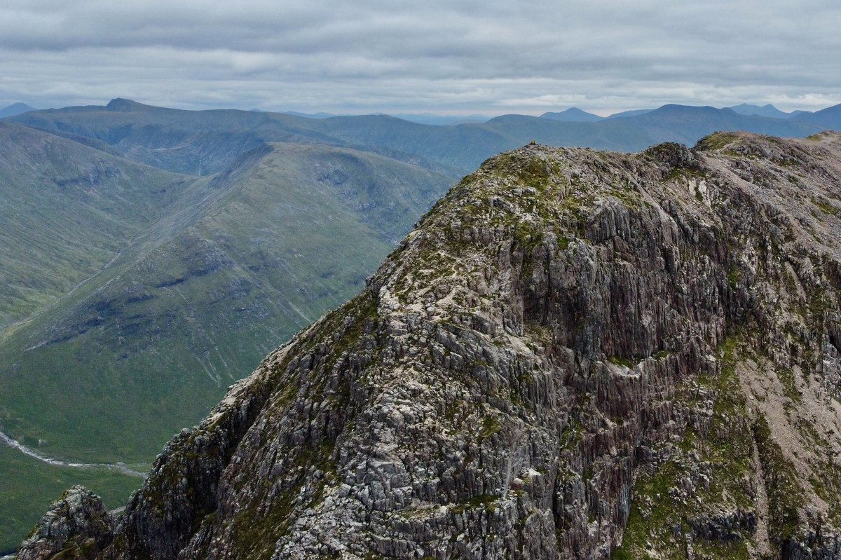 MaxHuntercouk's tweet image. Great views from Stob Dearg (Buachaille Etive Mòr). I started late so I had the climb, summit and entire car park to myself - unheard of during this crazy busy summer.