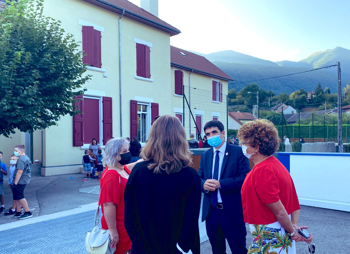 Présent ce matin au groupe scolaire Saint-Pierre et à l’école du Bourg, à Saint-Georges-de-Commiers, pour la #rentreescolaire2021. 

Beaucoup d’émotion pour les enfants qui font leur 1ère #rentréescolaire et beaucoup d’enthousiasme pour ceux qui retrouvent leurs camarades.