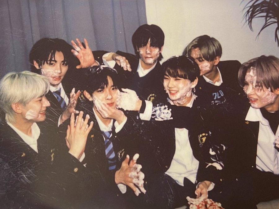 yangwoning0209's tweet photo. sad to think that it's not even a year since their debut yet they've been through so many trials. but believe me everything will make us stronger in the future. engene and enhypen are awesome. we can definitely get through this together!💙
#AlwaysWithENHYPEN
@ENHYPEN_members https://t.co/wCwZO0lP1O