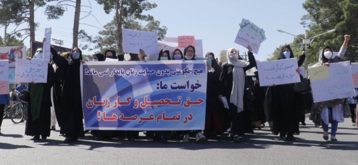 ZahraSRahimi's tweet photo. Dozens of women in western Herat province protested in the city and chatting “don’t afraid, don’t afraid, we are together”. 

It is the first ever protest in the country after Taliban took over Afghanistan. https://t.co/v5DvWVjKEL