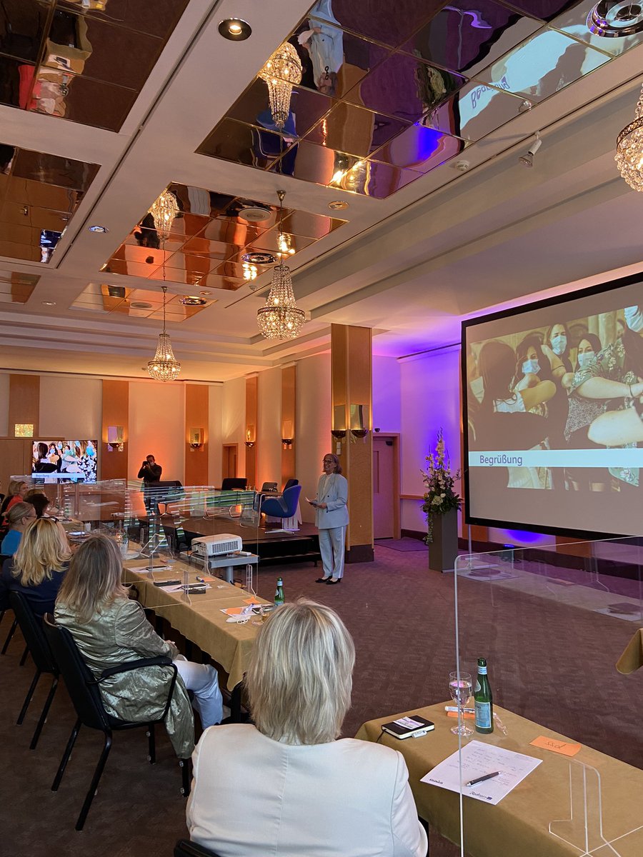 eSales4u's tweet photo. In Lübeck #BusinessWomenIHK https://t.co/5iQTPmOFze