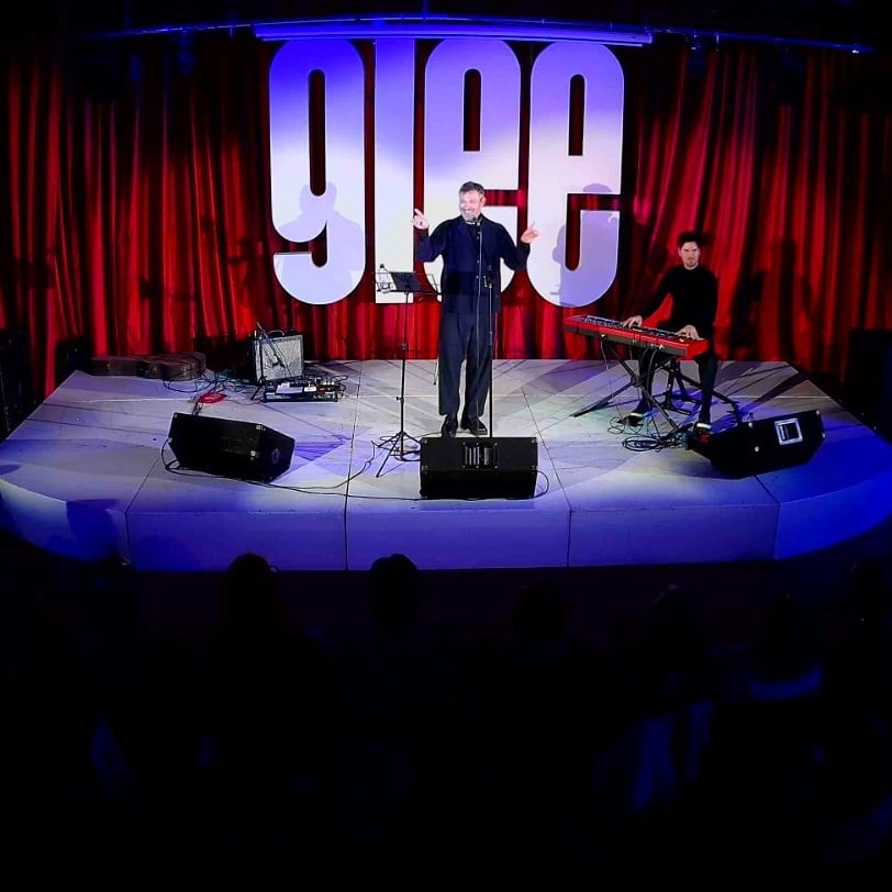 GleeClubCardiff's tweet photo. Who joined us for the fabulous @willyoung show last night? Support came from the brilliant @liveastmusic 👏

#TheGleeclub #Cardiff #WillYoung #LivEast #CardiffGigs #LiveMusic https://t.co/Uk1iLxPUON