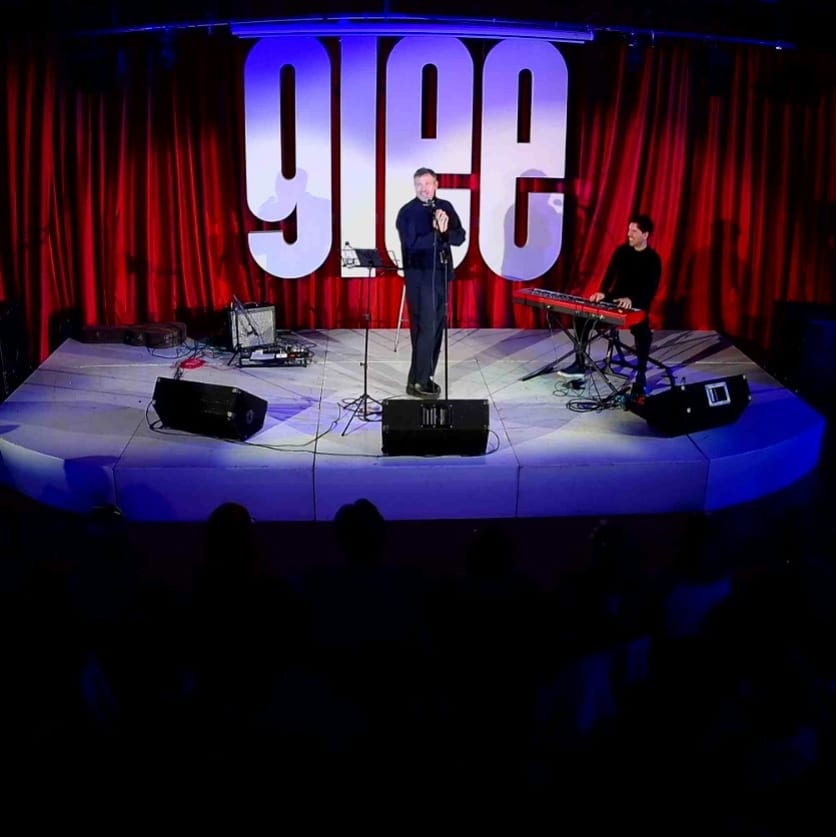 GleeClubCardiff's tweet photo. Who joined us for the fabulous @willyoung show last night? Support came from the brilliant @liveastmusic 👏

#TheGleeclub #Cardiff #WillYoung #LivEast #CardiffGigs #LiveMusic https://t.co/Uk1iLxPUON