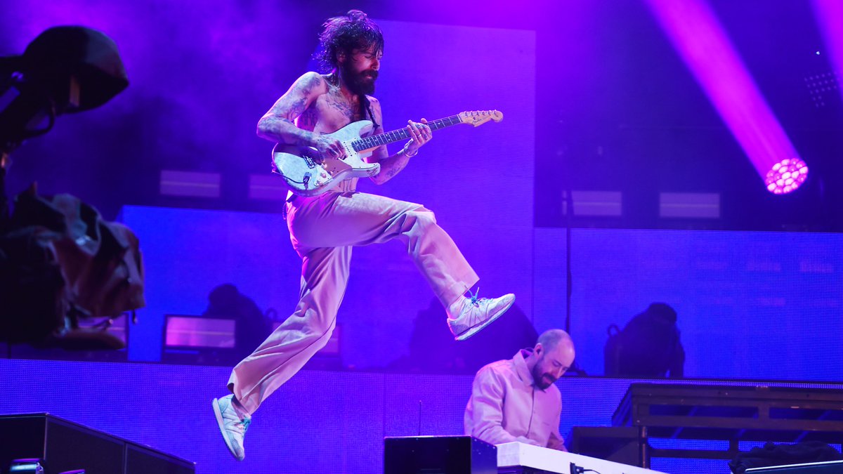 BiffyClyro's tweet photo. 📸1-3: @snappersass 
📸4: @UnknownMale_01
📍Reading Festival
@OfficialRandL #randl21 https://t.co/Zdg5po4gSy