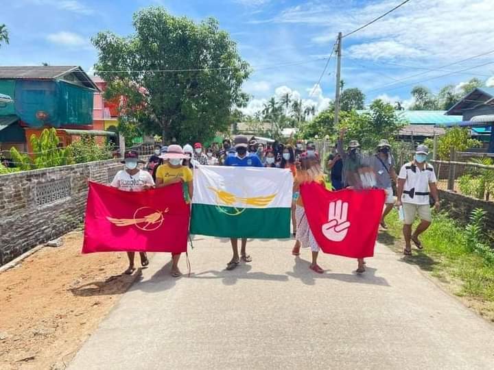 b3rry_y's tweet photo. Students and residents in Auk Yayphyu, Longlone marched to protest against the military dictatorship.

LEGITIMATE NUG
#WhatsHappeningInMyanmar
#Sep2Coup https://t.co/acGG8mWy8C