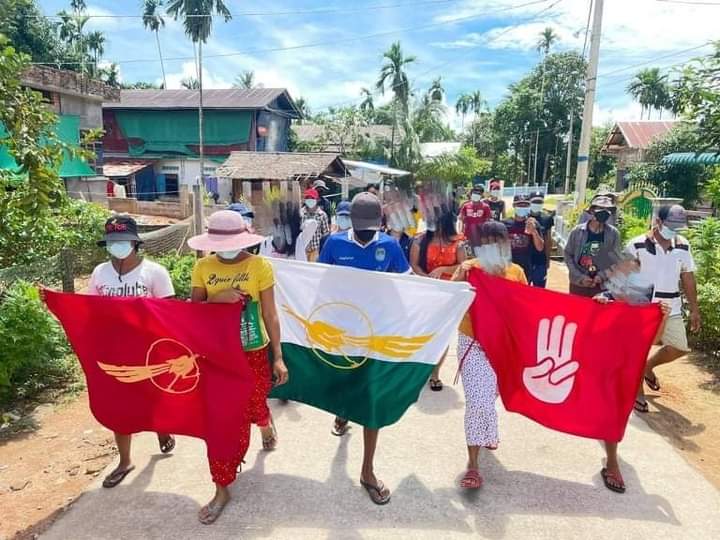 b3rry_y's tweet photo. Students and residents in Auk Yayphyu, Longlone marched to protest against the military dictatorship.

LEGITIMATE NUG
#WhatsHappeningInMyanmar
#Sep2Coup https://t.co/acGG8mWy8C