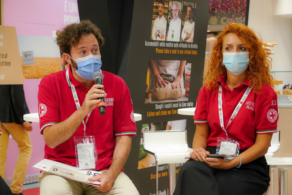 crocerossa's tweet photo. 📍 Il mondo del #food incontra quello del #sociale. Oggi siamo al @CibusParma con @molinipivetti per parlare di LISA, il nostro progetto di inclusione sociale che punta a supportare le persone vulnerabili nella ricerca di un lavoro.
#StaiConLISA 👉 https://t.co/2VoFmVsuJg https://t.co/mIr3gGi5wZ