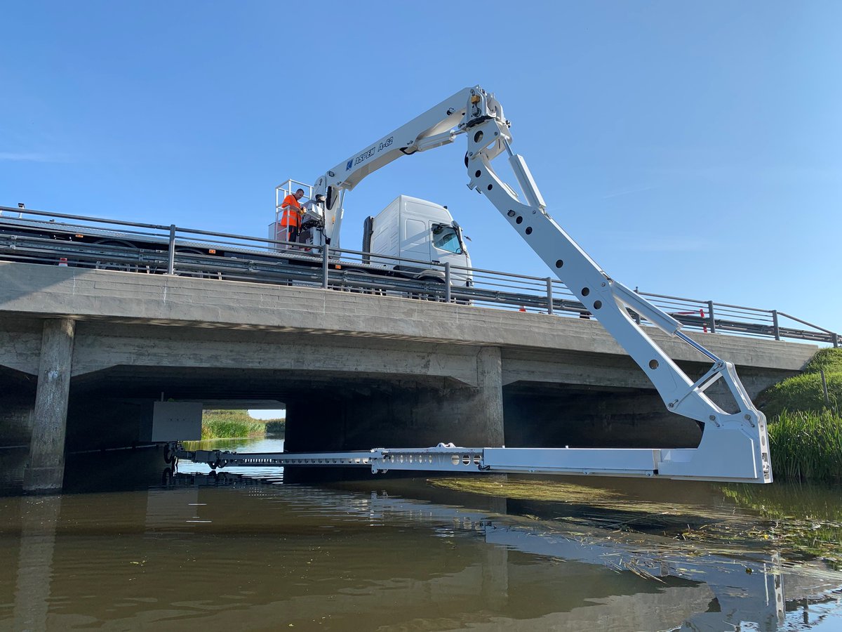 VersaliftUK's tweet photo. Final testing is underway of the first purpose-built Aspen A-62 bridge inspection unit to be sold in Europe to Facelift Access Hire (part of the AFI group of companies).
Coming soon to a bridge near you 🌉
#versalift #accessplatform #underbridgeunit #poweredaccess https://t.co/ndS608gQJS