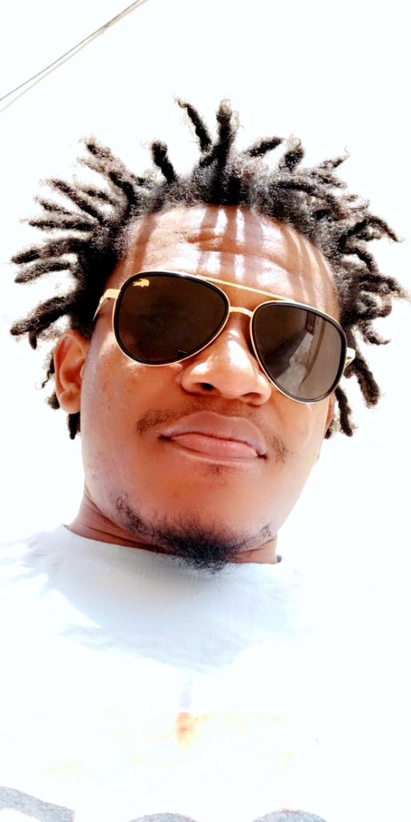 LocEmmanuel's tweet photo. Hot sunny day https://t.co/YClmlDeFy1
