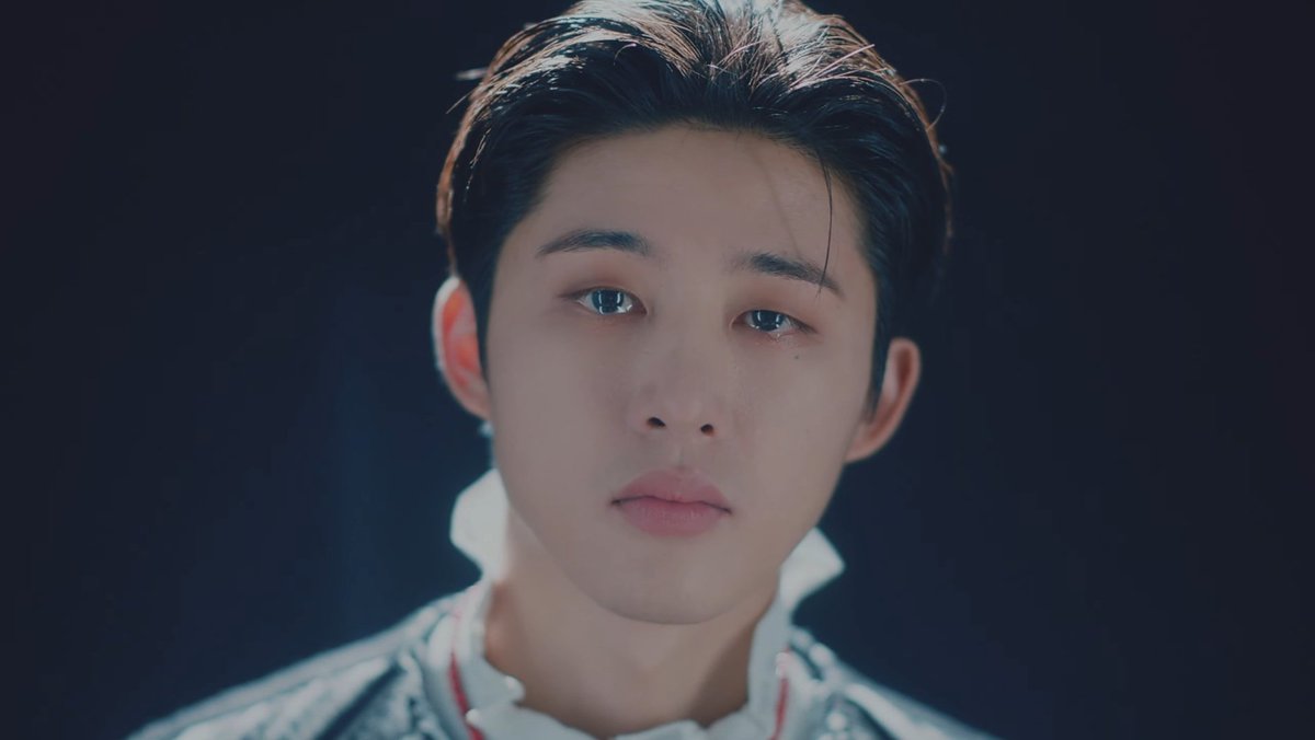 силуэт иисуса христа в небе. доктор кто ниспосланный с небес. иисус на фоне облаков. ниспосланный небом спаситель 6. двенадцатый доктор ниспосланный с небес.