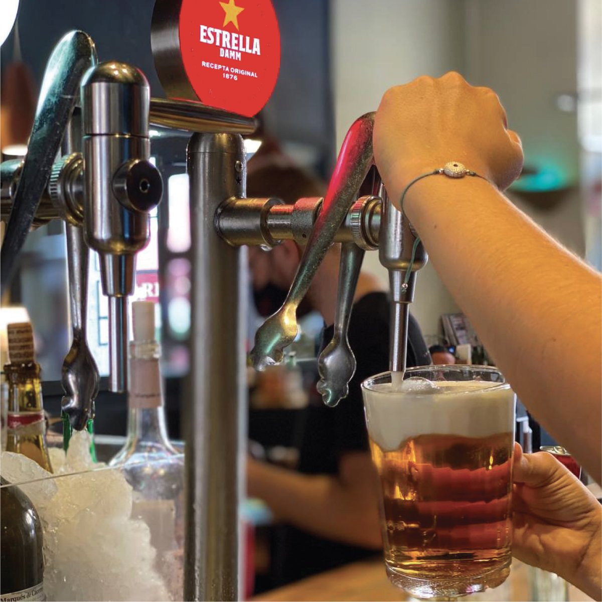 ElDynamicBar's tweet photo. Per una canya d' @estrelladamm ⁣ben tirada vine a fer el vermut amb nosaltres 🍻😜🤟⁣

⁣#eldynamic #eldynamicbar #figueres #comerçfigueres #comerçlocal #cerveseria #estrelladamm https://t.co/KExYIRe480