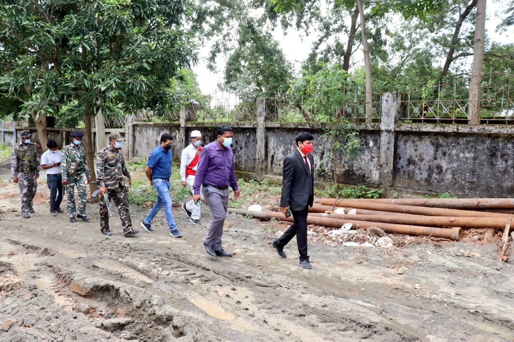 dckoderma's tweet photo. जिले में लगातार नवाचार गतिविधियों को बढ़ावा दिया जा रहा है। सरकारी संस्थानों के उत्थान एवं उन्नयन हेतु योजनावद्ध तरीके से कार्य किया जा रहा है। इसी क्रम में आज समाहरणालय परिसर में हो रहे कार्यों का निरीक्षण कर सम्बंधित अधिकारियों को उचित दिशा निर्देश दिया।
@JharkhandCMO https://t.co/Ayiv4iuN5Z