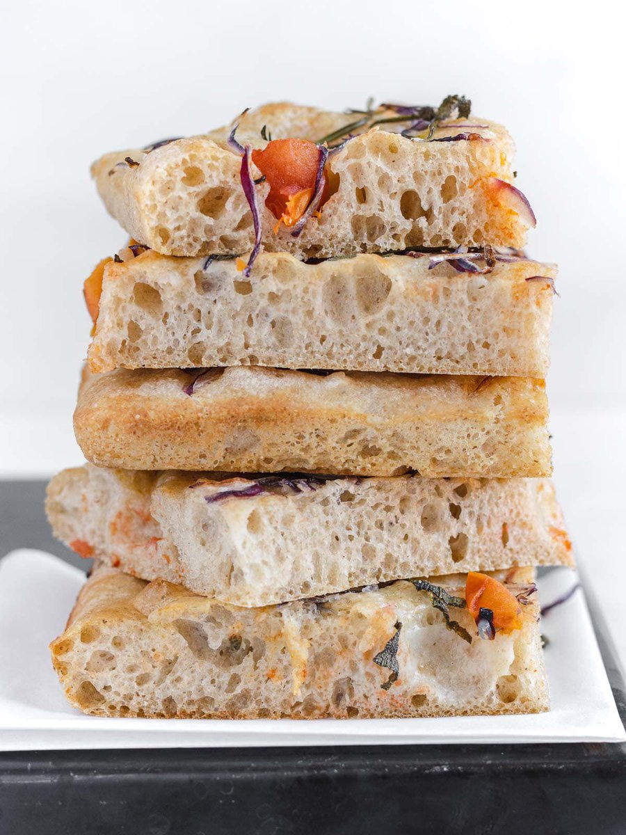 schmoozequeen's tweet image. #Vegan No Knead Focaccia #ItalianBread #Rosemary #CherryTomatoes #Focaccia❤️❤️❤️#PlantbasedBread
theplantbasedschool.com/focaccia-no-kn…