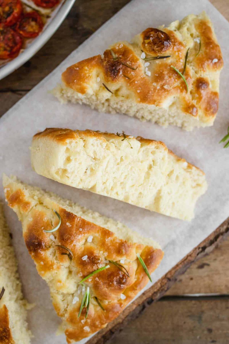 schmoozequeen's tweet image. #Vegan No Knead Focaccia #ItalianBread #Rosemary #CherryTomatoes #Focaccia❤️❤️❤️#PlantbasedBread
theplantbasedschool.com/focaccia-no-kn…