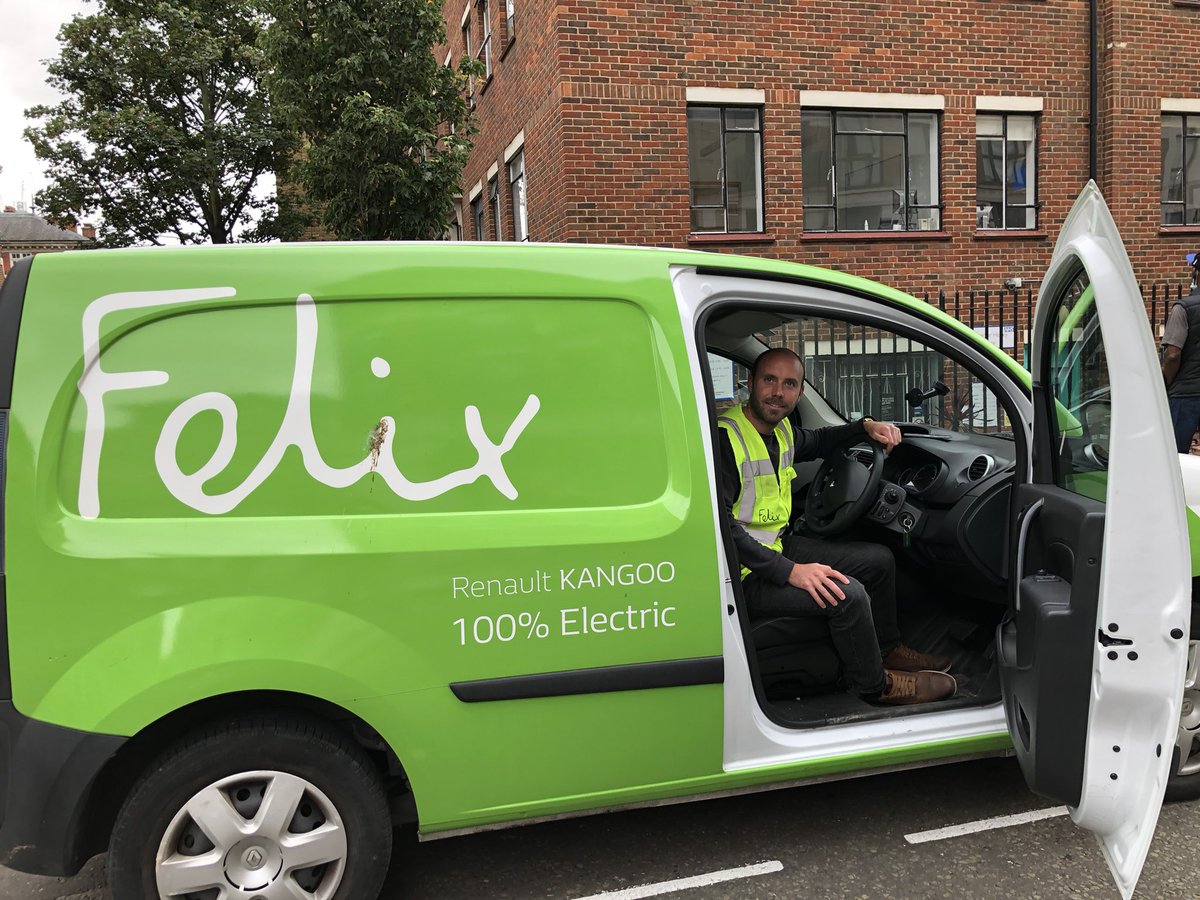 gordonCardinalH's tweet photo. Hello people! Have you missed me? I’ve been to Twycross Zoo to visit the cousins. The splendid Rob from @felixprojectuk delivered some gorgeous fruit for our hostel here @CardinalHumeCHC today. You may have noticed the incredibly shy Dan not showing off at all! 🙄 https://t.co/qfuu7FUwhx