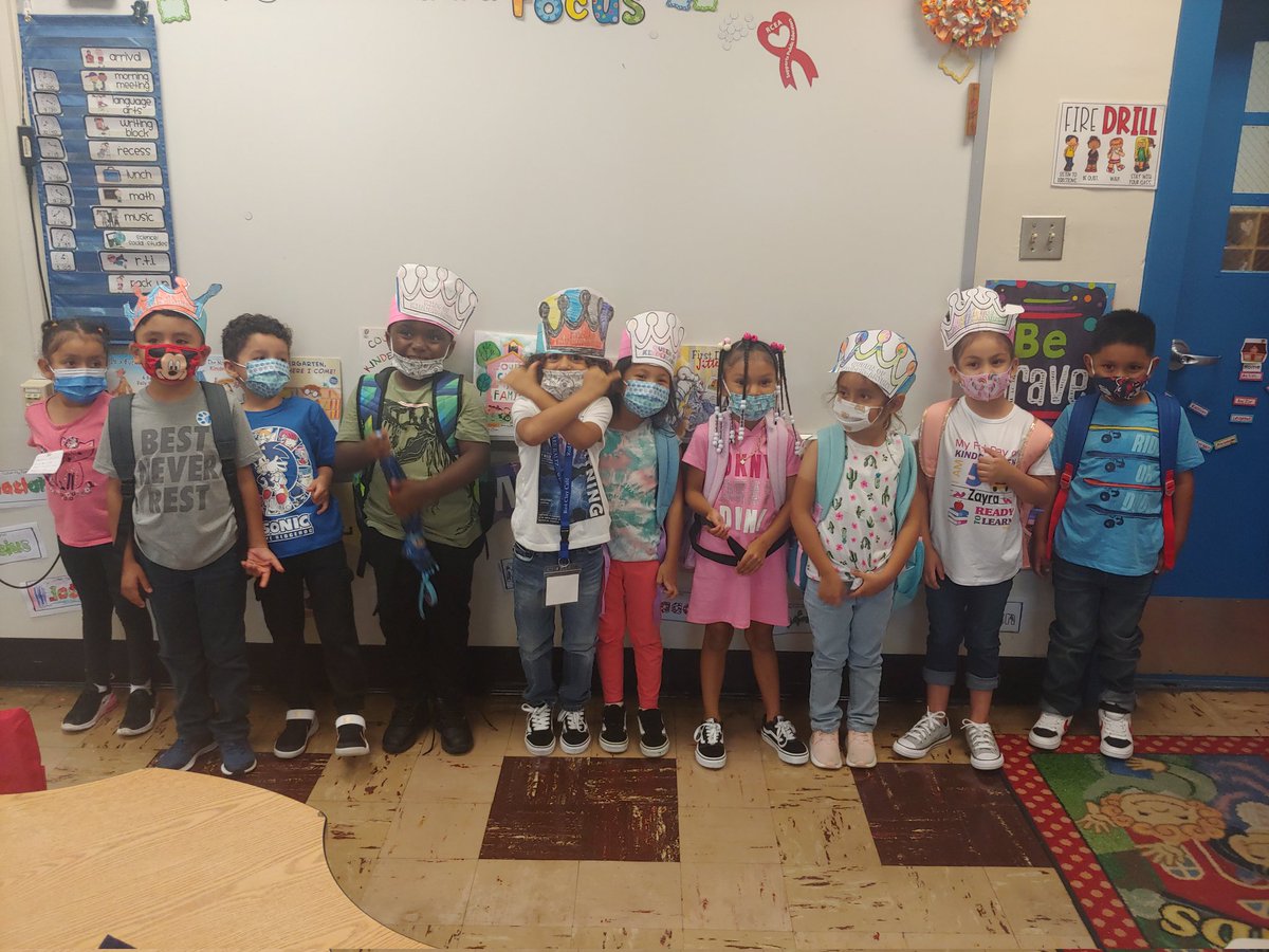 MrsLousClass's tweet photo. 2nd half of this Kinder group had an awesome first day learning their routines!! #firstdayofschool #kindergarten #yaybaltz #wearebaltz @BaltzBears https://t.co/MhQNjmEnrM