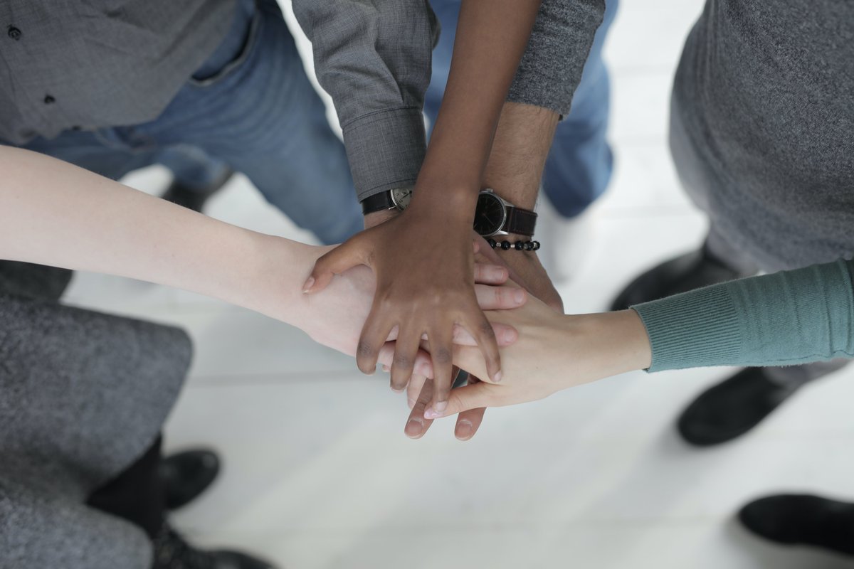 IWRIGlobal's tweet photo. We are #hiring. Do you know anyone who might be interested volunteering?

1.  Administrative Assistant – Global Family 
a. Read and respond to emails from parents
b. Report to Core Team on a regular basis.

Please contact alina@glue.education if you feel called! https://t.co/ls0kyi0uvH